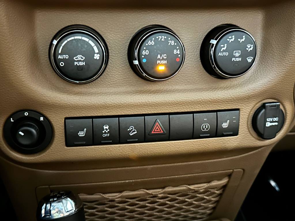 Thumbnail: 2013 Jeep Wrangler - 23