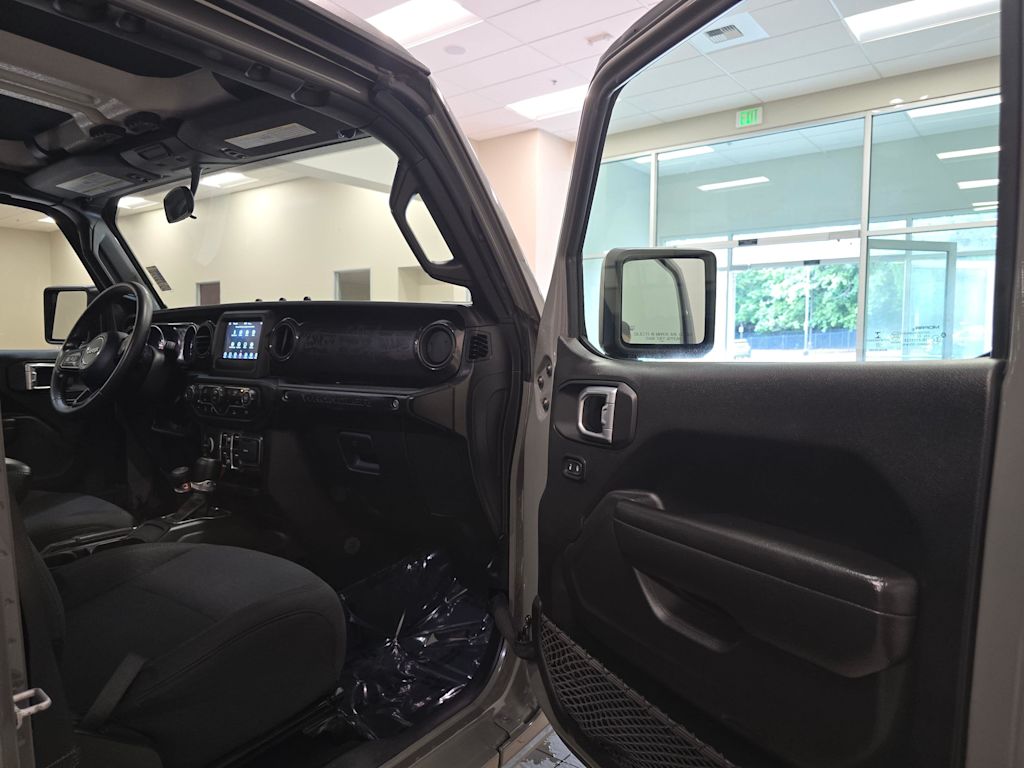 Thumbnail: 2022 Jeep Wrangler - 31