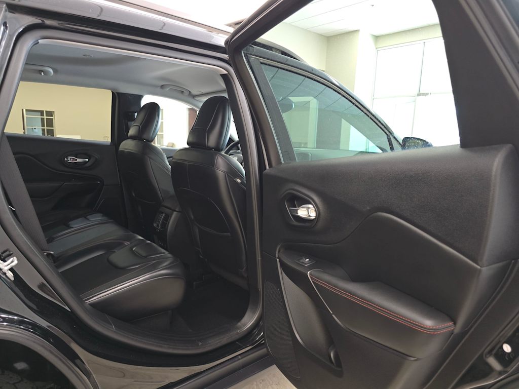 Thumbnail: 2021 Jeep Cherokee - 30