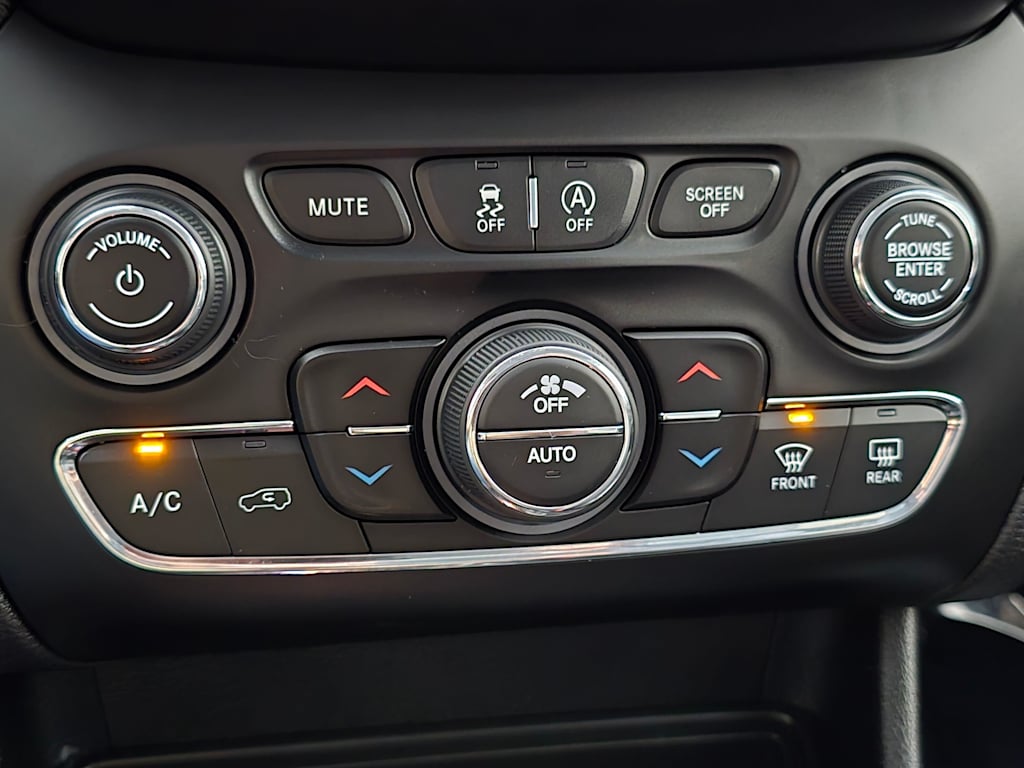 Thumbnail: 2021 Jeep Cherokee - 23