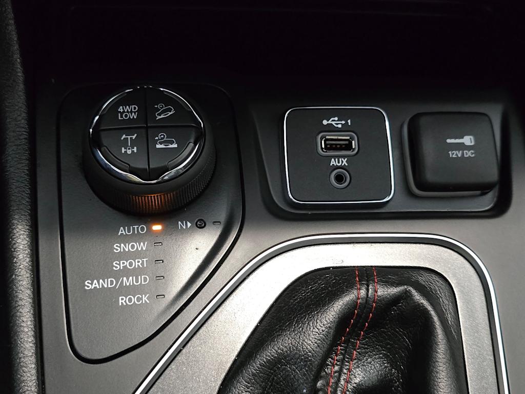 Thumbnail: 2021 Jeep Cherokee - 24