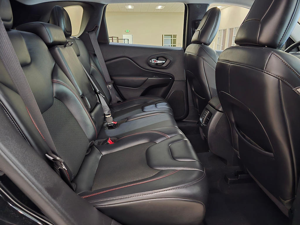 Thumbnail: 2021 Jeep Cherokee - 29