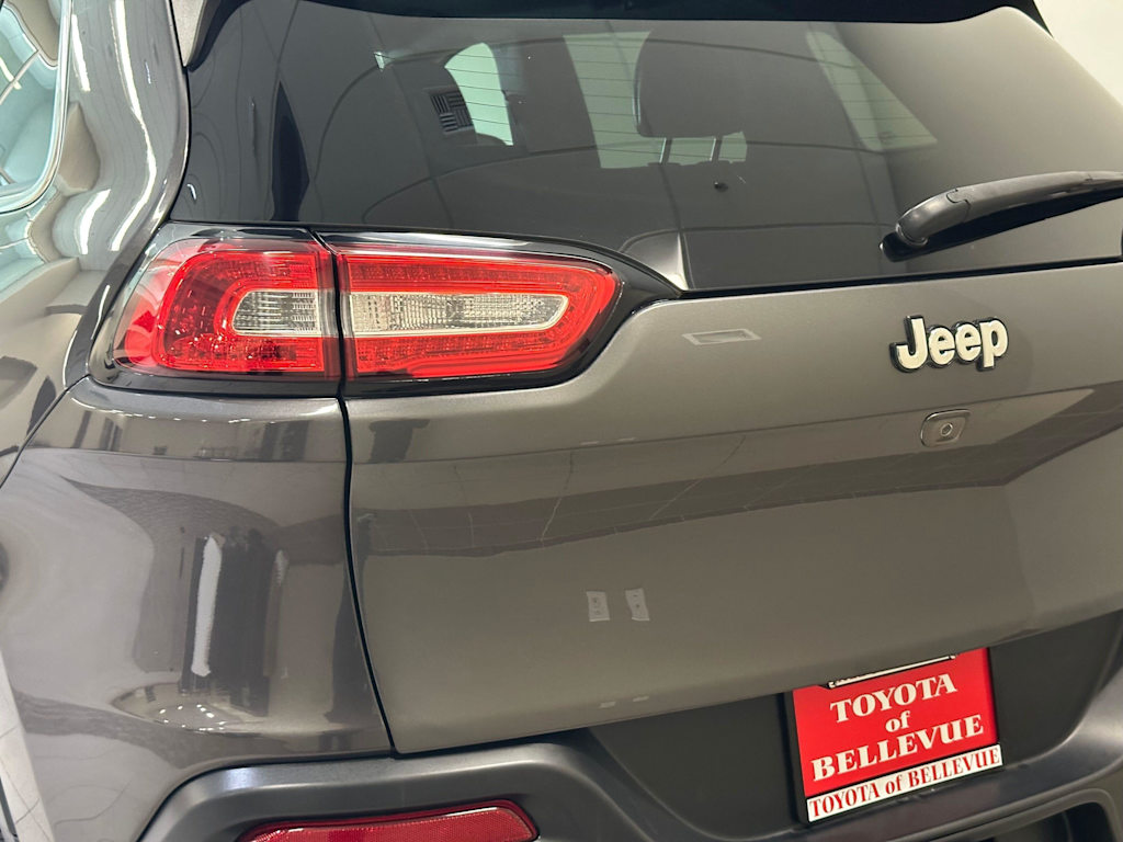 Thumbnail: 2015 Jeep Cherokee - 21