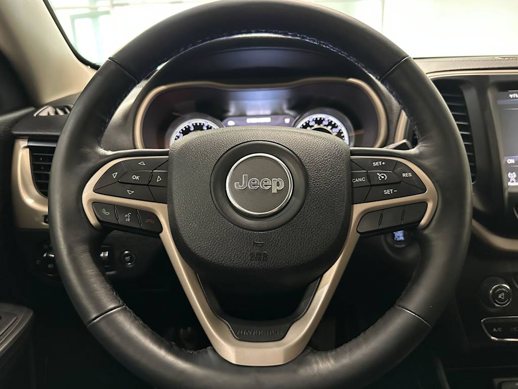 Thumbnail: 2015 Jeep Cherokee - 13