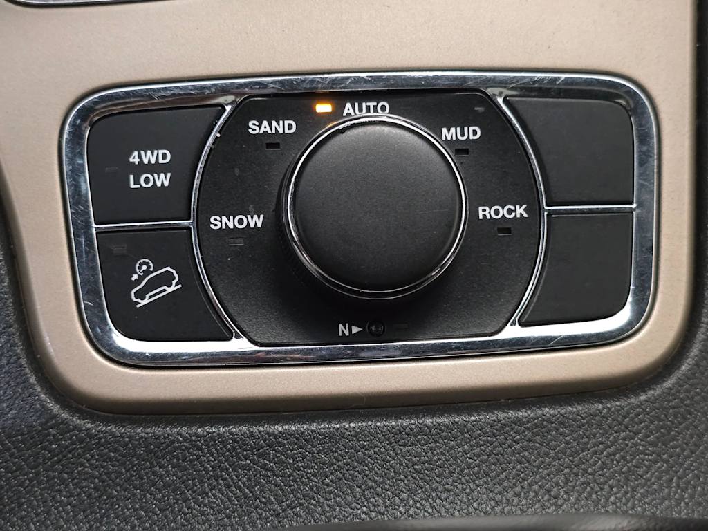 Thumbnail: 2017 Jeep Grand Cherokee - 25