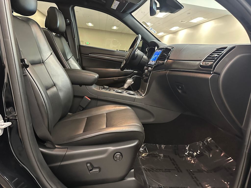 Thumbnail: 2020 Jeep Grand Cherokee - 32