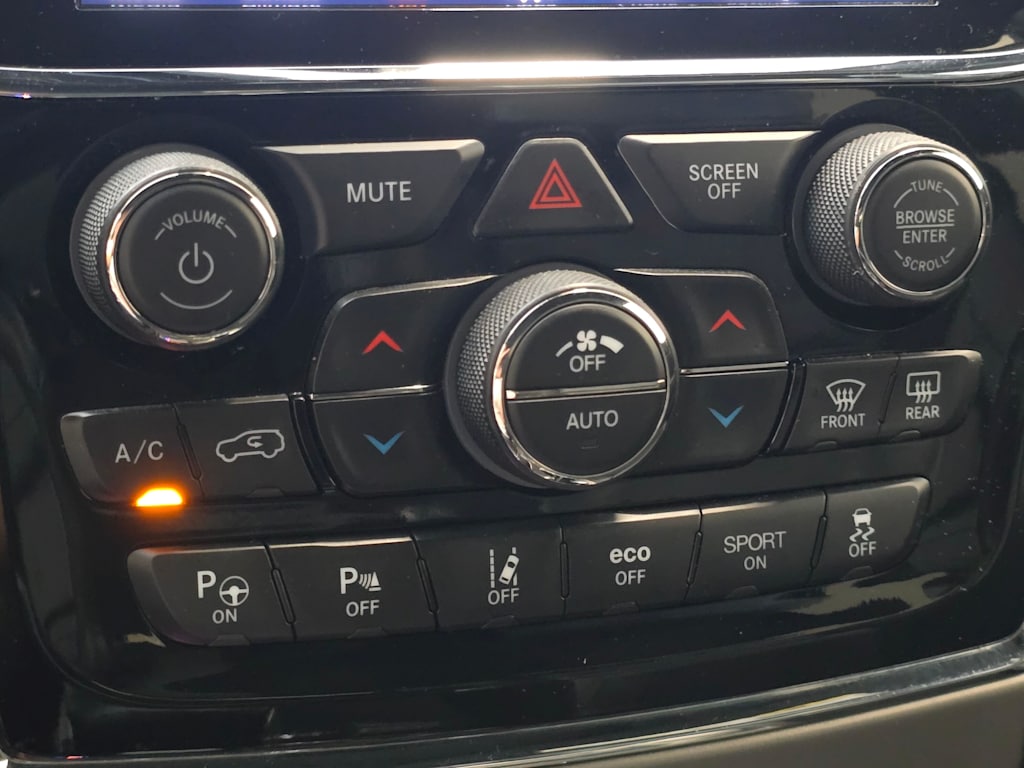 Thumbnail: 2020 Jeep Grand Cherokee - 24