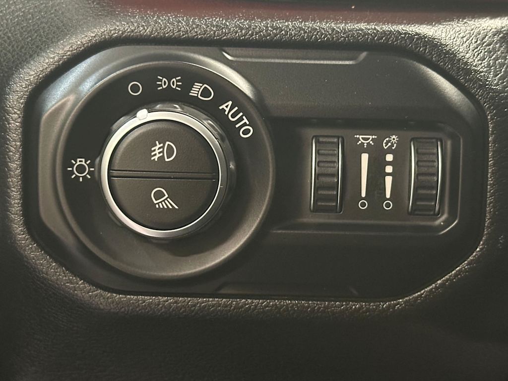 Thumbnail: 2022 Jeep Gladiator - 25