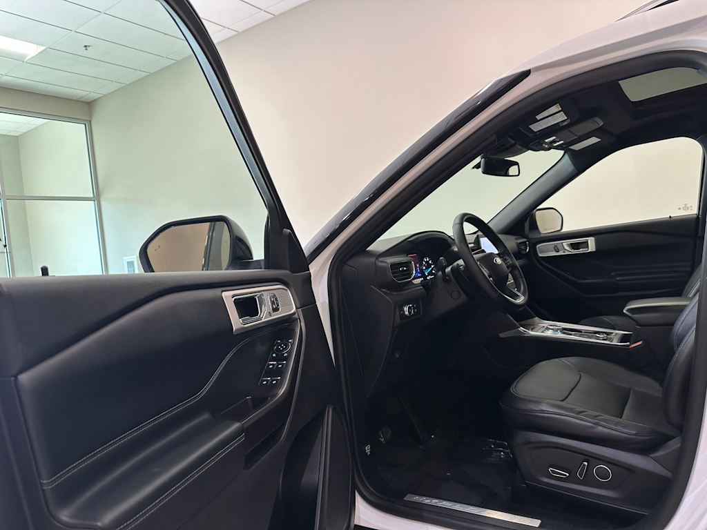 Thumbnail: 2020 Ford Explorer - 15