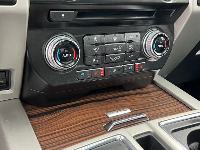 2015 Ford F-150 Lariat 28