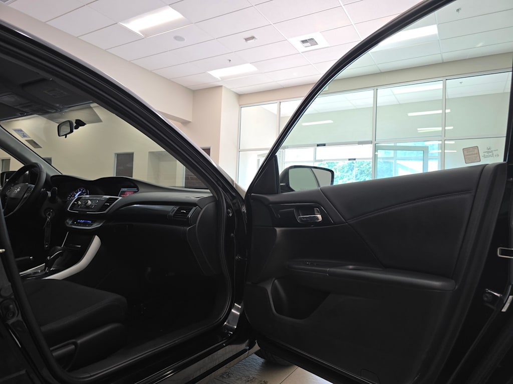 Thumbnail: 2015 Honda Accord - 30
