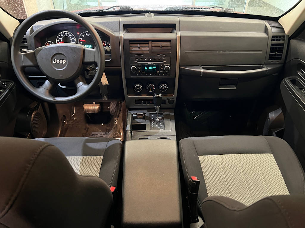 Thumbnail: 2010 Jeep Liberty - 10