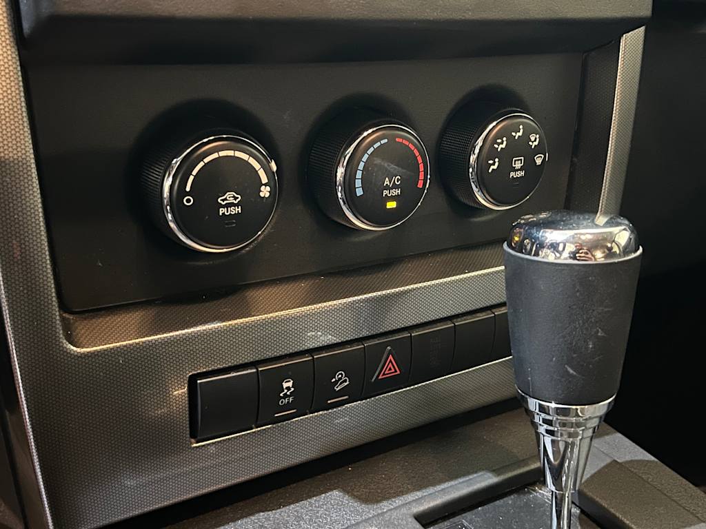 Thumbnail: 2010 Jeep Liberty - 23
