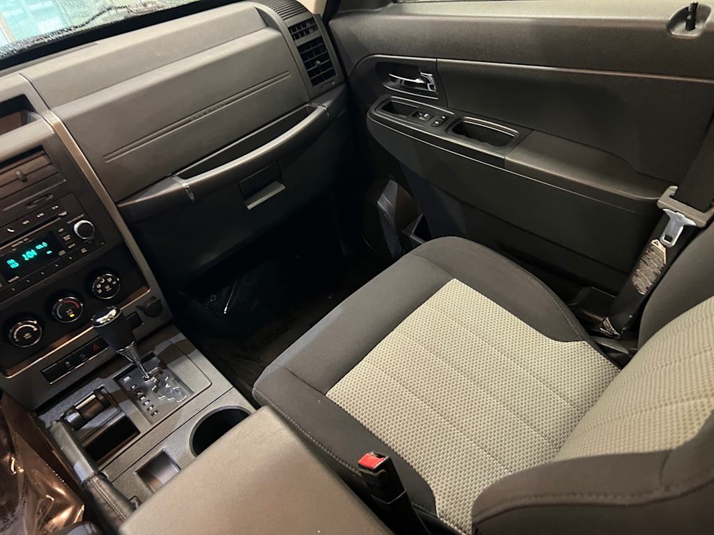 Thumbnail: 2010 Jeep Liberty - 11
