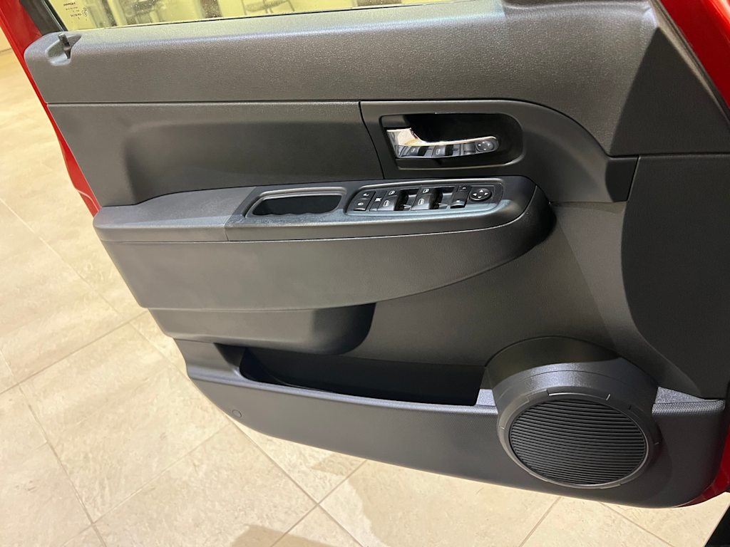 Thumbnail: 2010 Jeep Liberty - 21