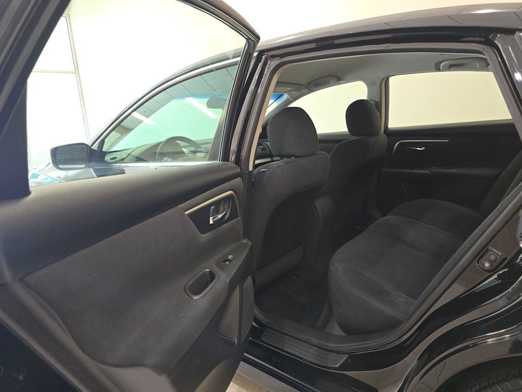 Thumbnail: 2015 Nissan Altima - 28