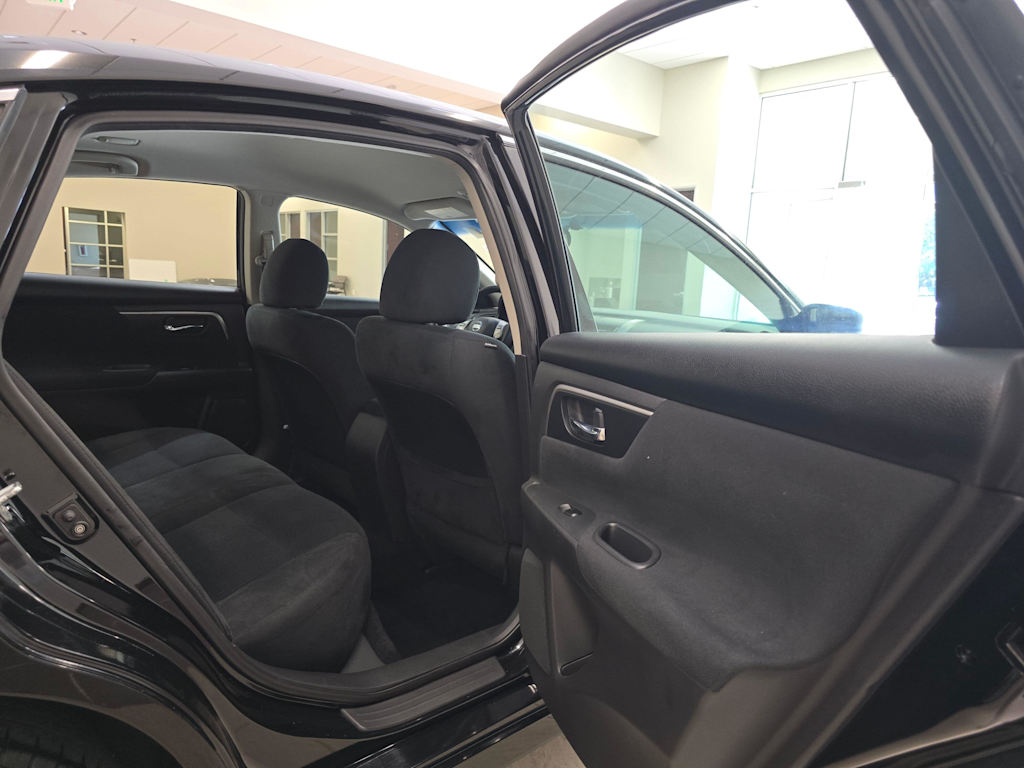 Thumbnail: 2015 Nissan Altima - 12