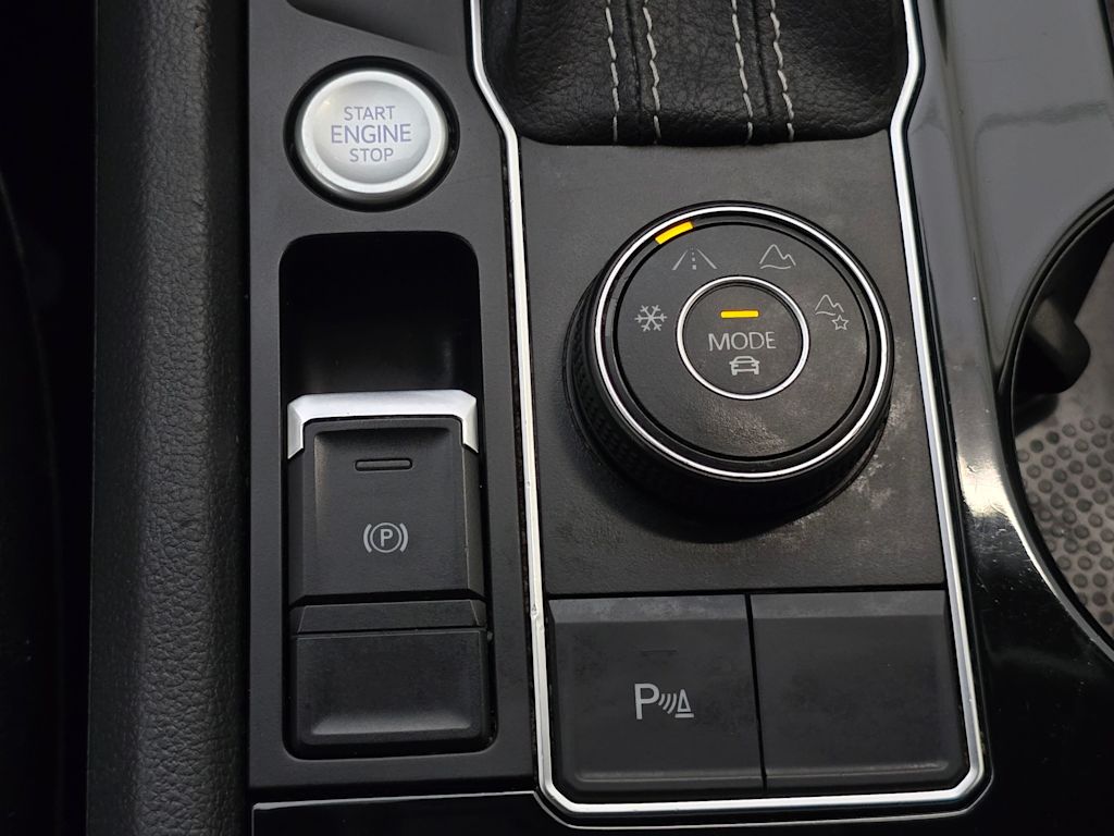 Thumbnail: 2021 Volkswagen Atlas - 24