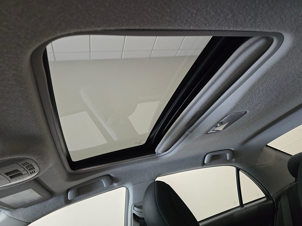 Thumbnail: 2013 Toyota Corolla - 26