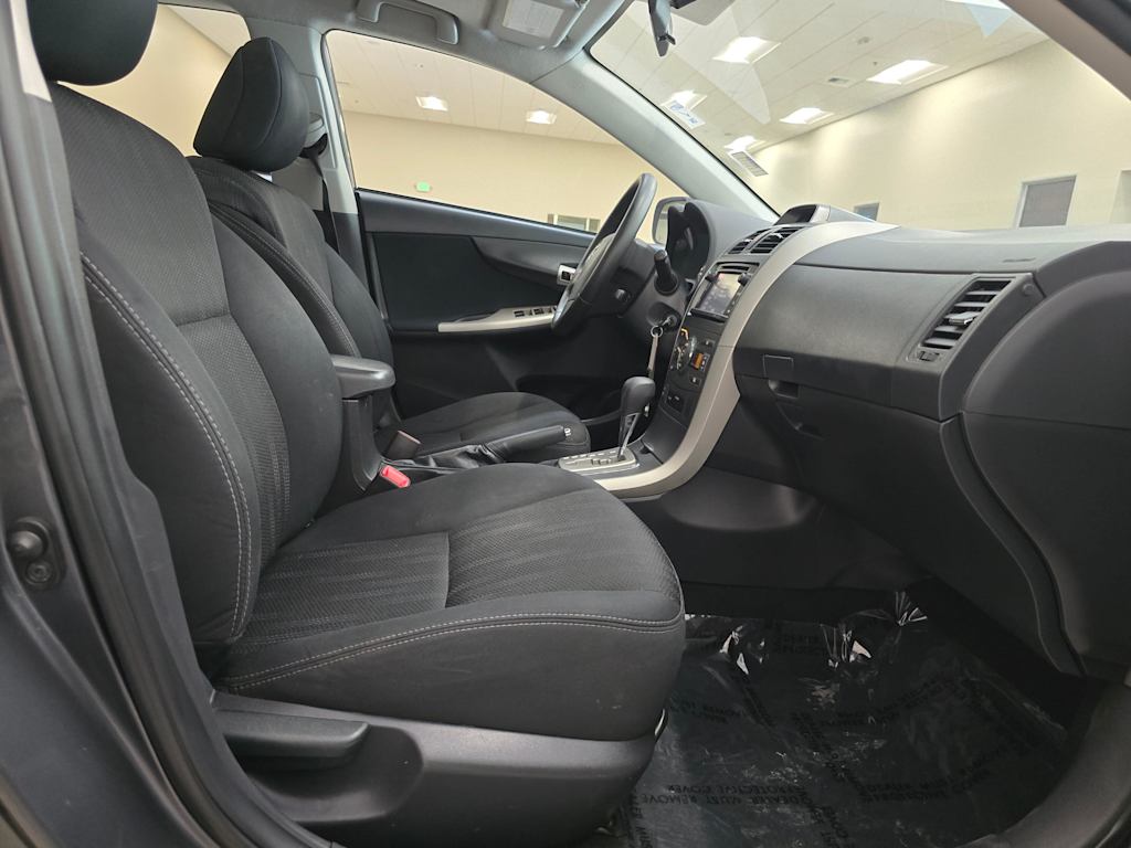Thumbnail: 2013 Toyota Corolla - 11