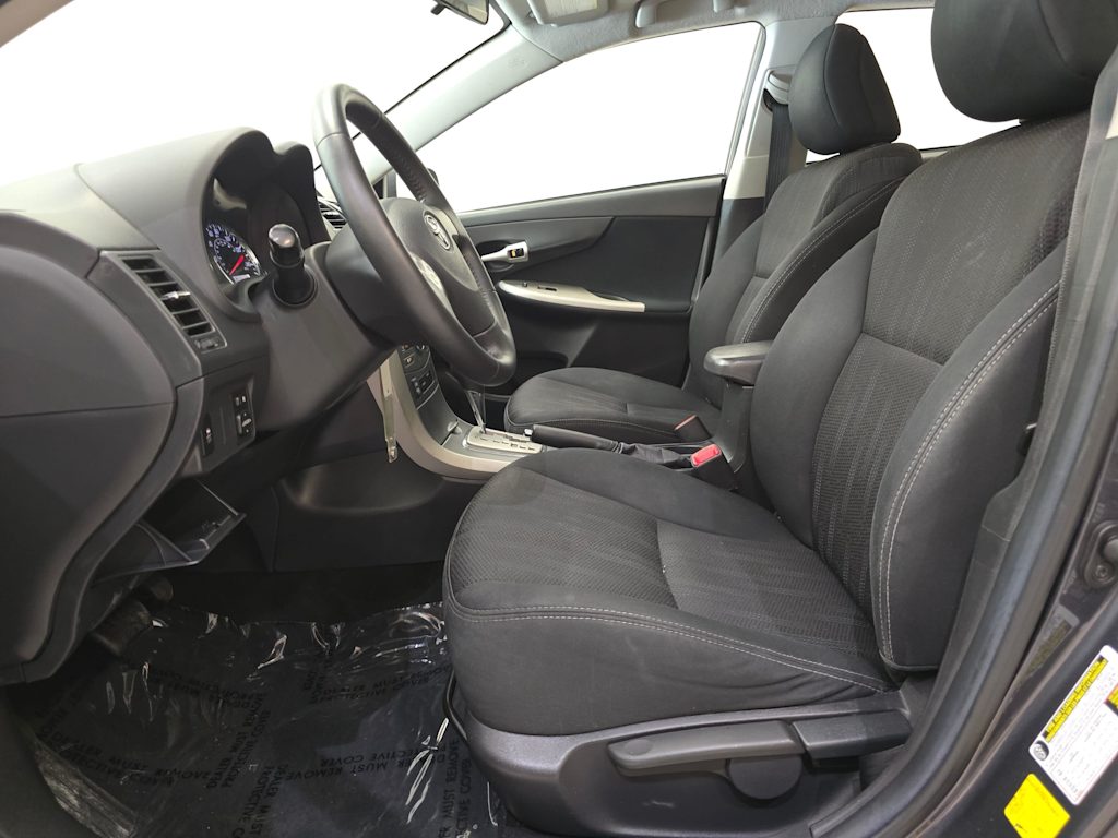 Thumbnail: 2013 Toyota Corolla - 10