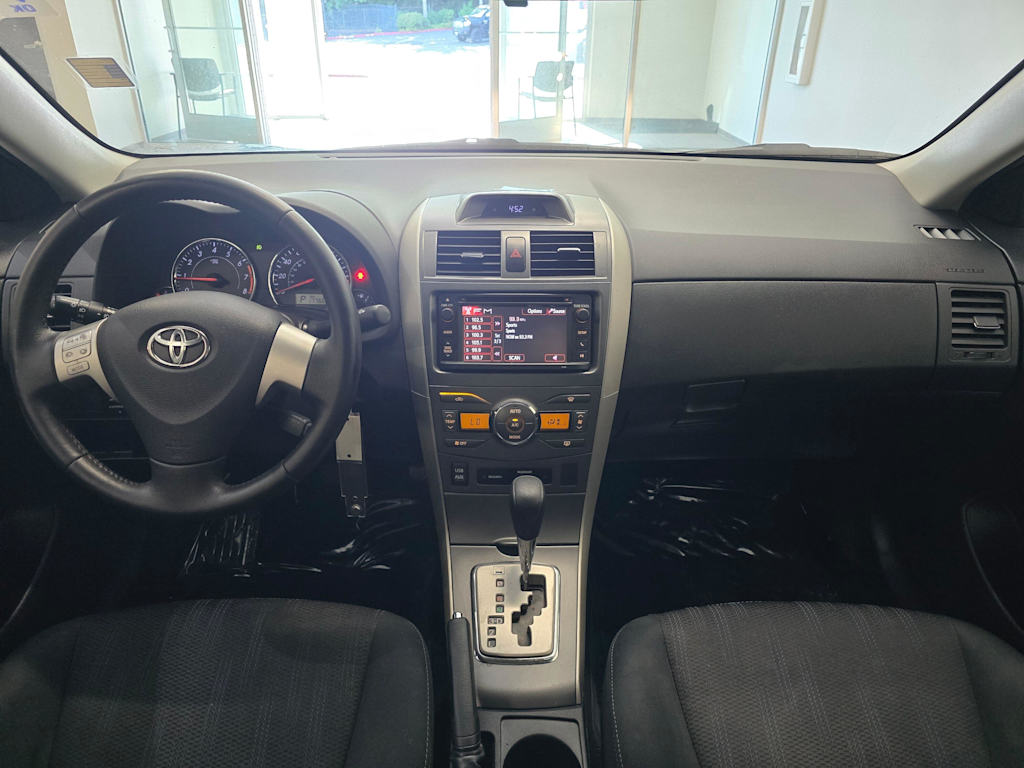 Thumbnail: 2013 Toyota Corolla - 9