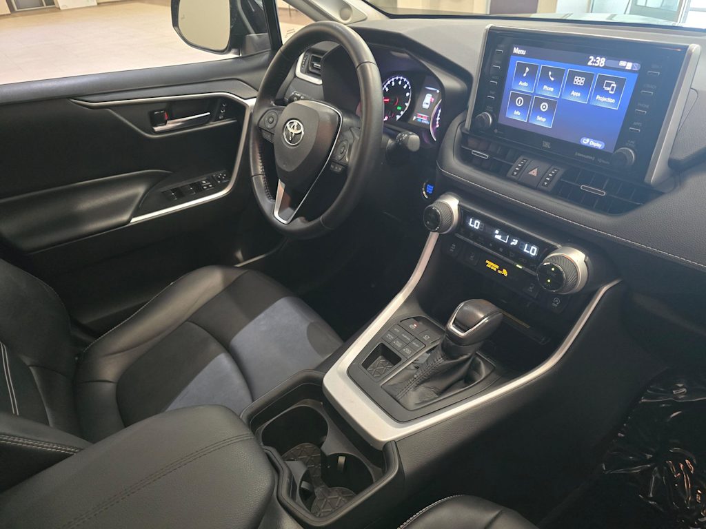 Thumbnail: 2021 Toyota RAV4 - 15