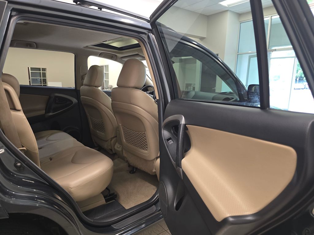 Thumbnail: 2010 Toyota RAV4 - 28