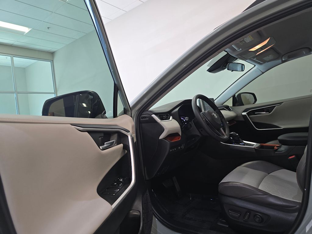 Thumbnail: 2019 Toyota RAV4 - 15