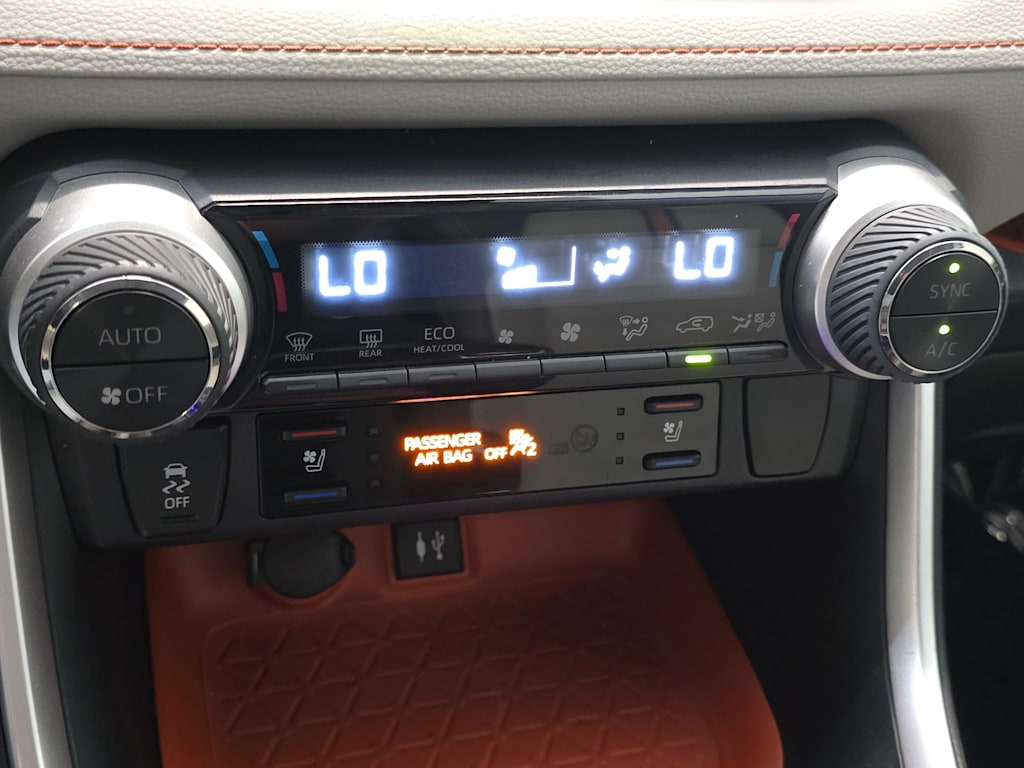 Thumbnail: 2019 Toyota RAV4 - 23