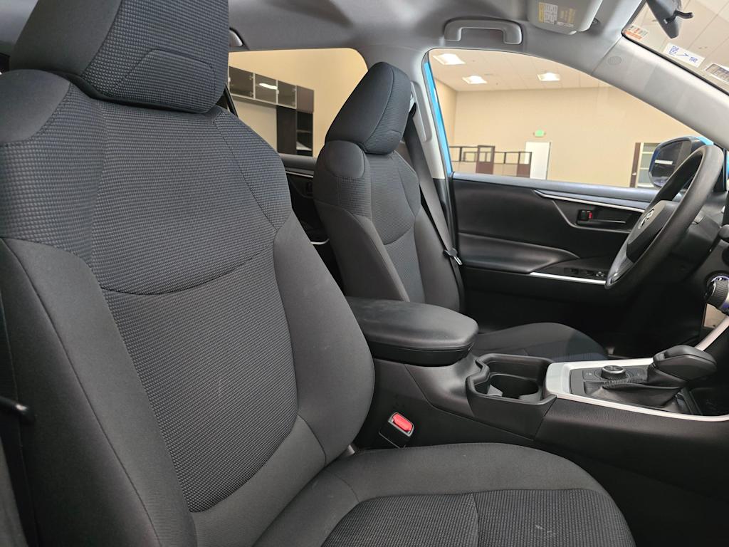 Thumbnail: 2019 Toyota RAV4 - 12