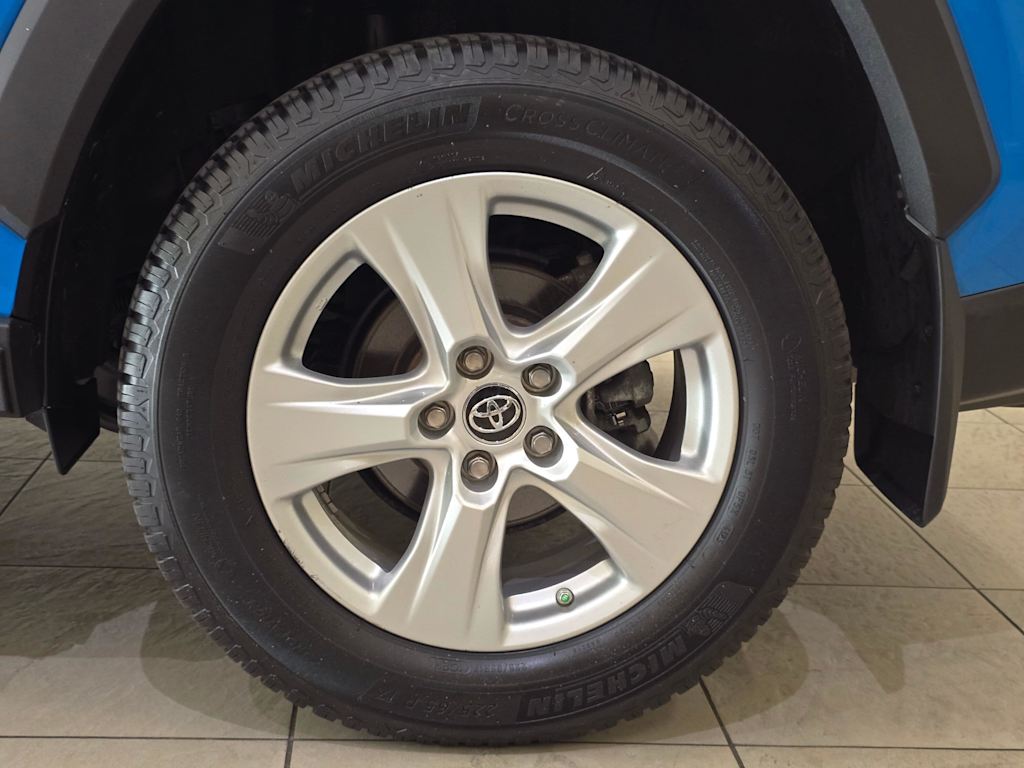 Thumbnail: 2019 Toyota RAV4 - 8