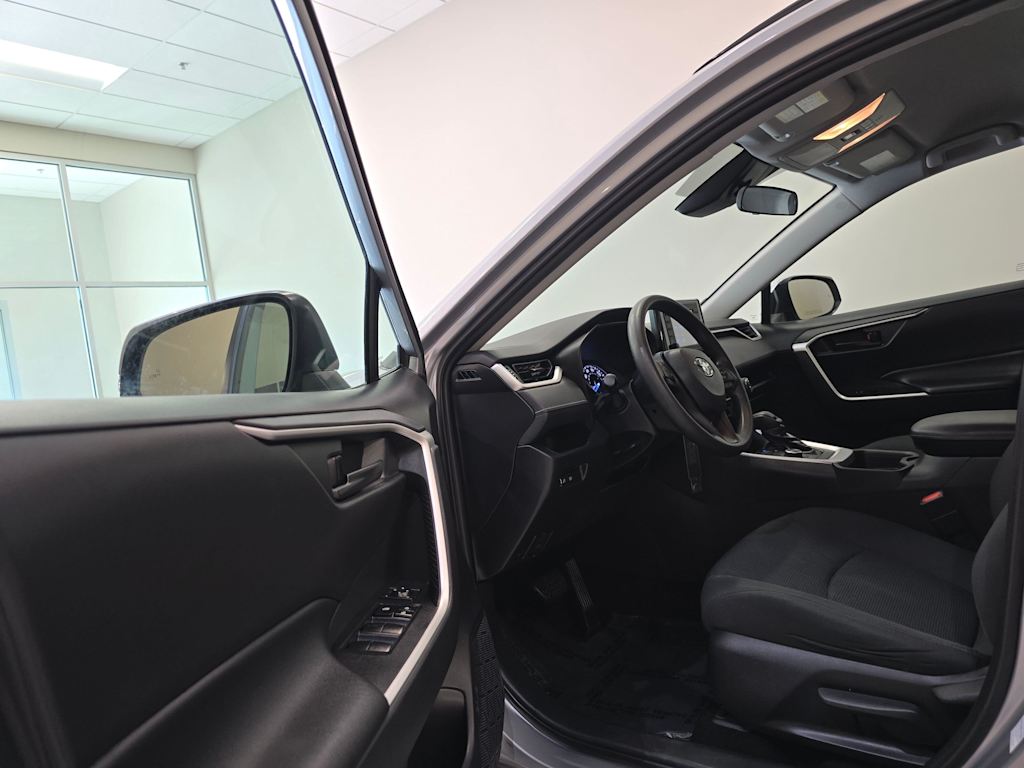 Thumbnail: 2019 Toyota RAV4 - 15