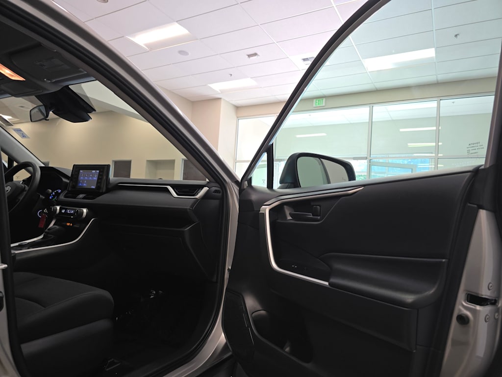 Thumbnail: 2019 Toyota RAV4 - 30