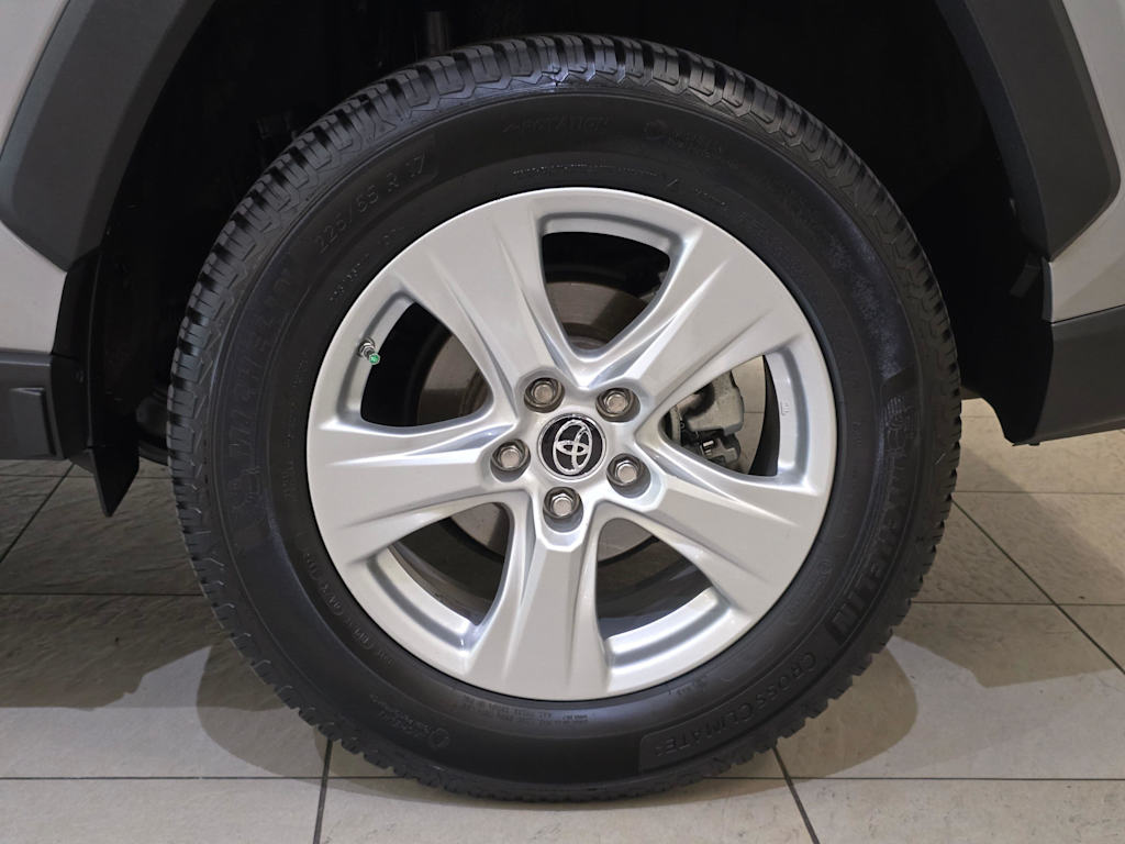 Thumbnail: 2019 Toyota RAV4 - 8