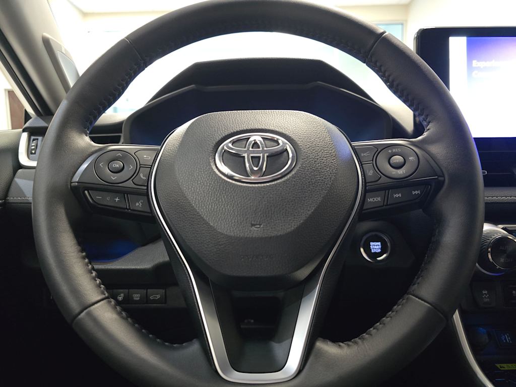Thumbnail: 2025 Toyota RAV4 - 14