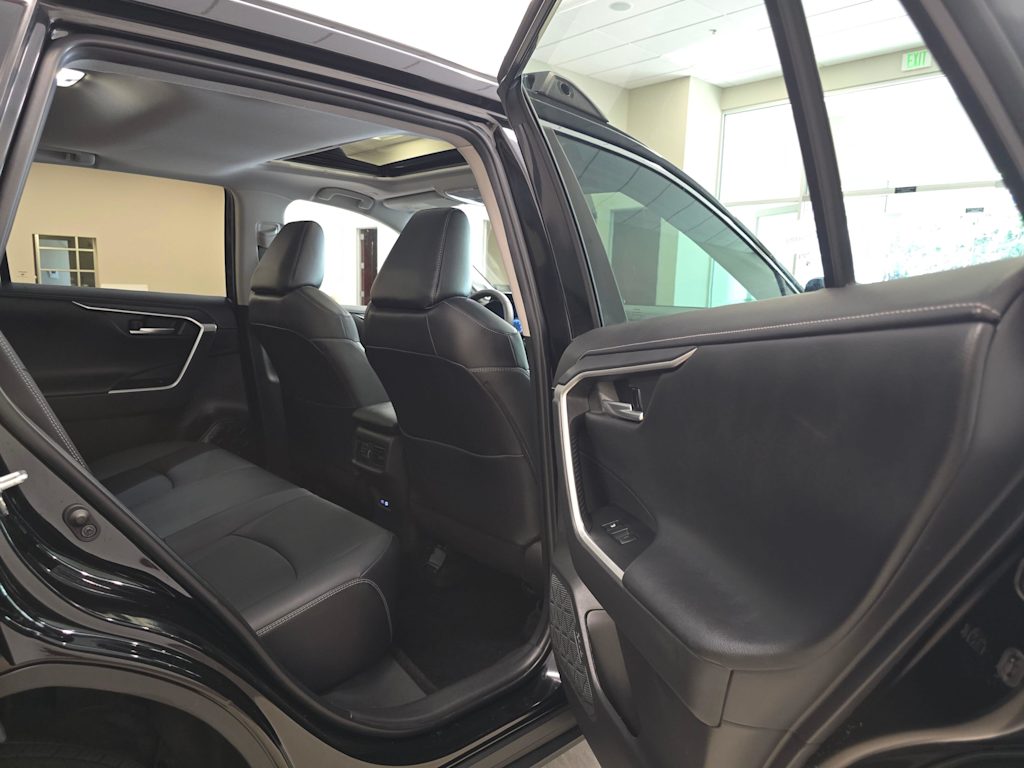 Thumbnail: 2023 Toyota RAV4 - 32