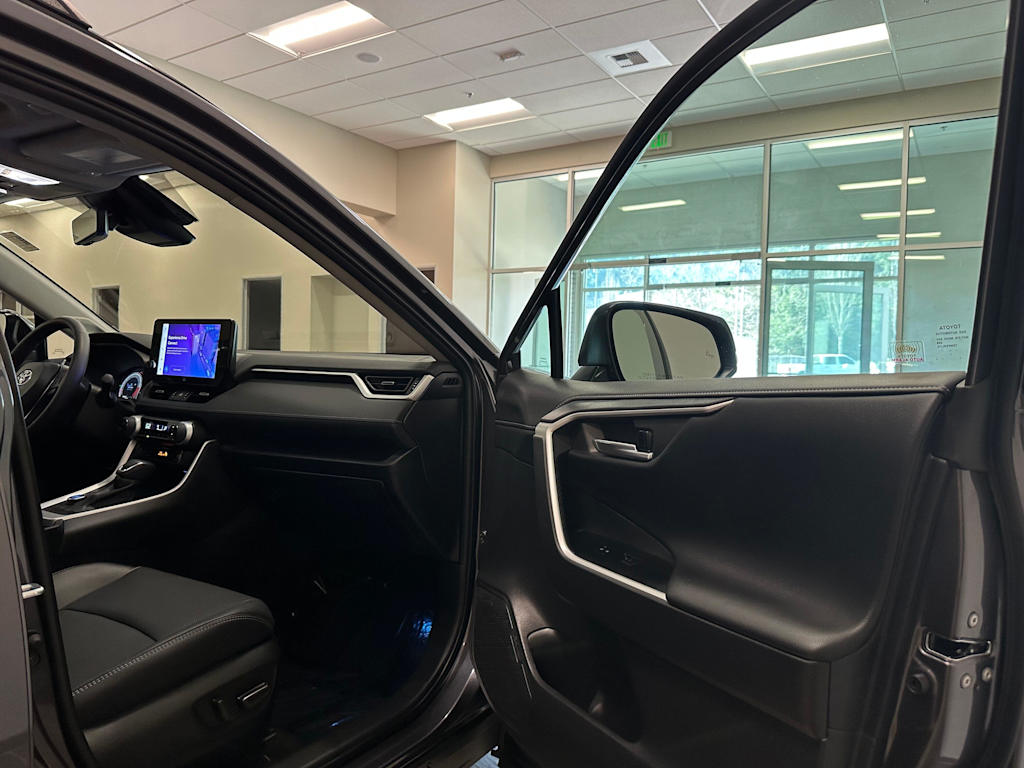 Thumbnail: 2023 Toyota RAV4 - 31