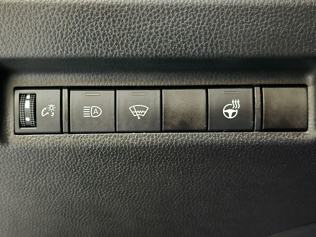 Thumbnail: 2021 Toyota RAV4 - 25