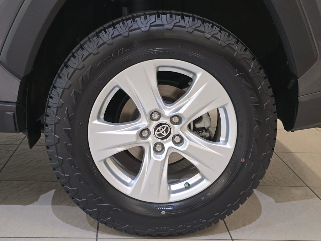 Thumbnail: 2021 Toyota RAV4 - 8