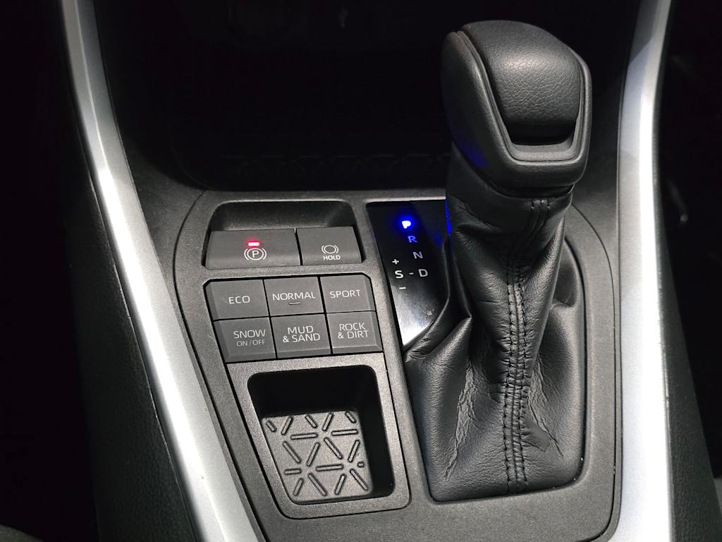 Thumbnail: 2021 Toyota RAV4 - 17