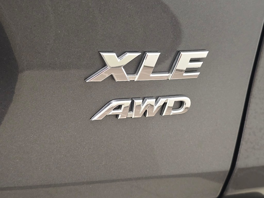 Thumbnail: 2021 Toyota RAV4 - 7