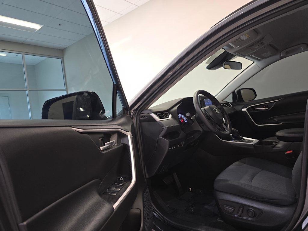 Thumbnail: 2021 Toyota RAV4 - 15