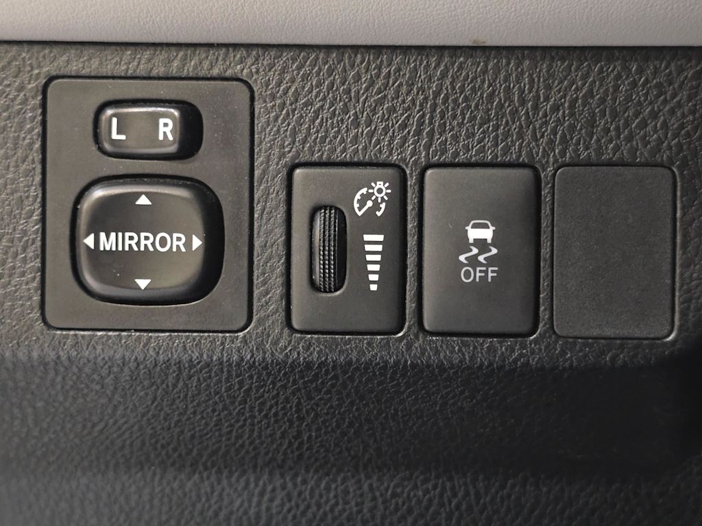 Thumbnail: 2015 Toyota RAV4 - 23