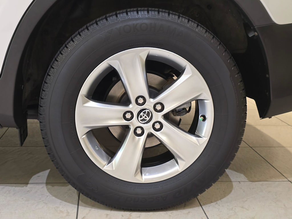 Thumbnail: 2015 Toyota RAV4 - 8