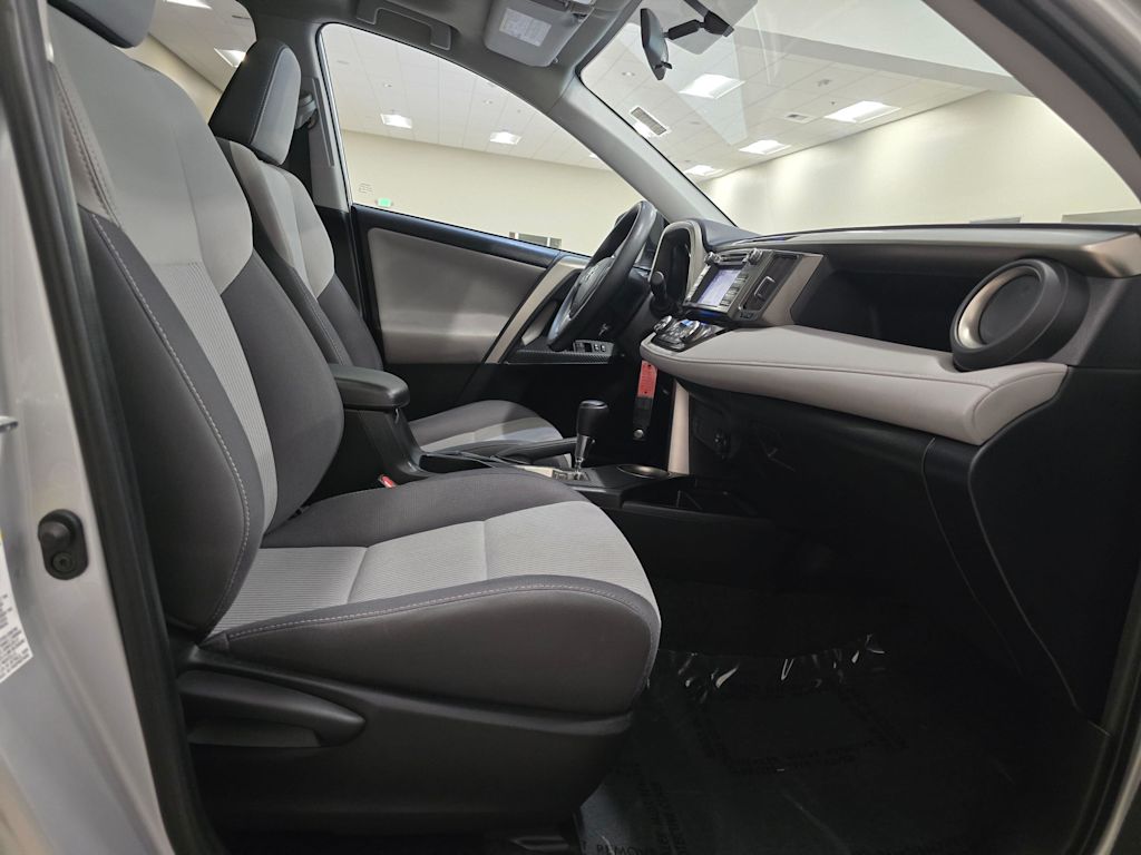 Thumbnail: 2015 Toyota RAV4 - 11