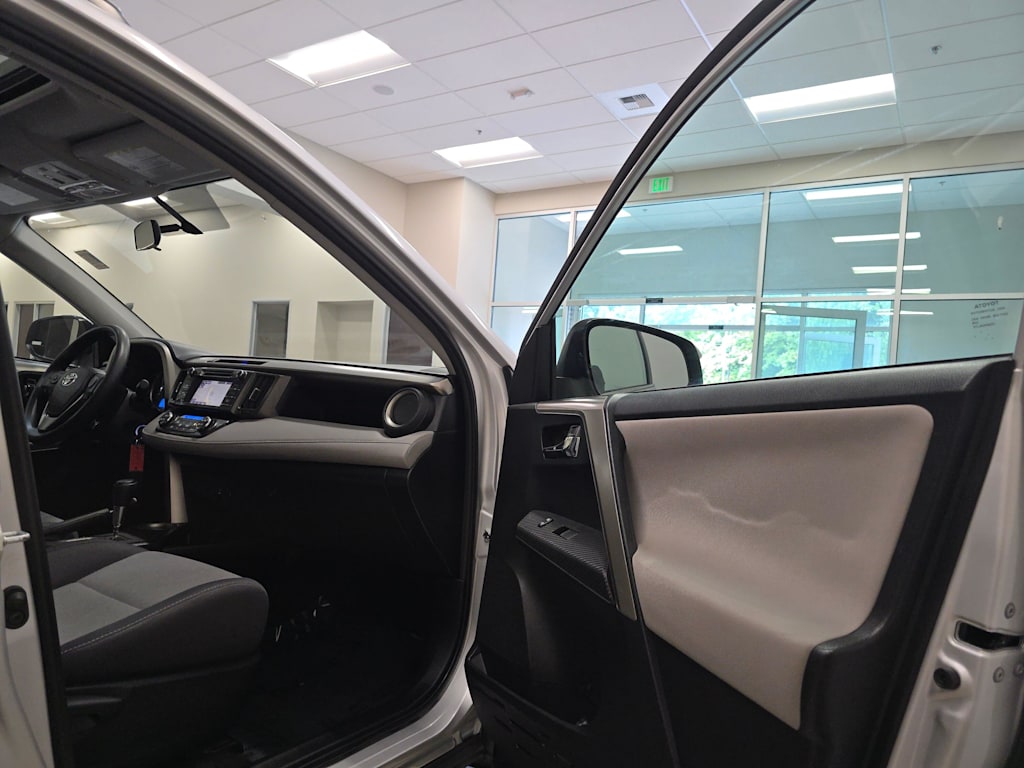 Thumbnail: 2015 Toyota RAV4 - 29