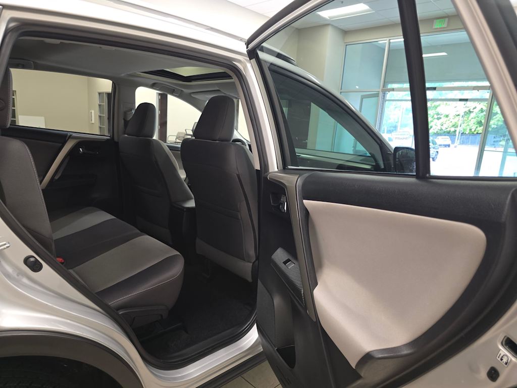 Thumbnail: 2015 Toyota RAV4 - 28