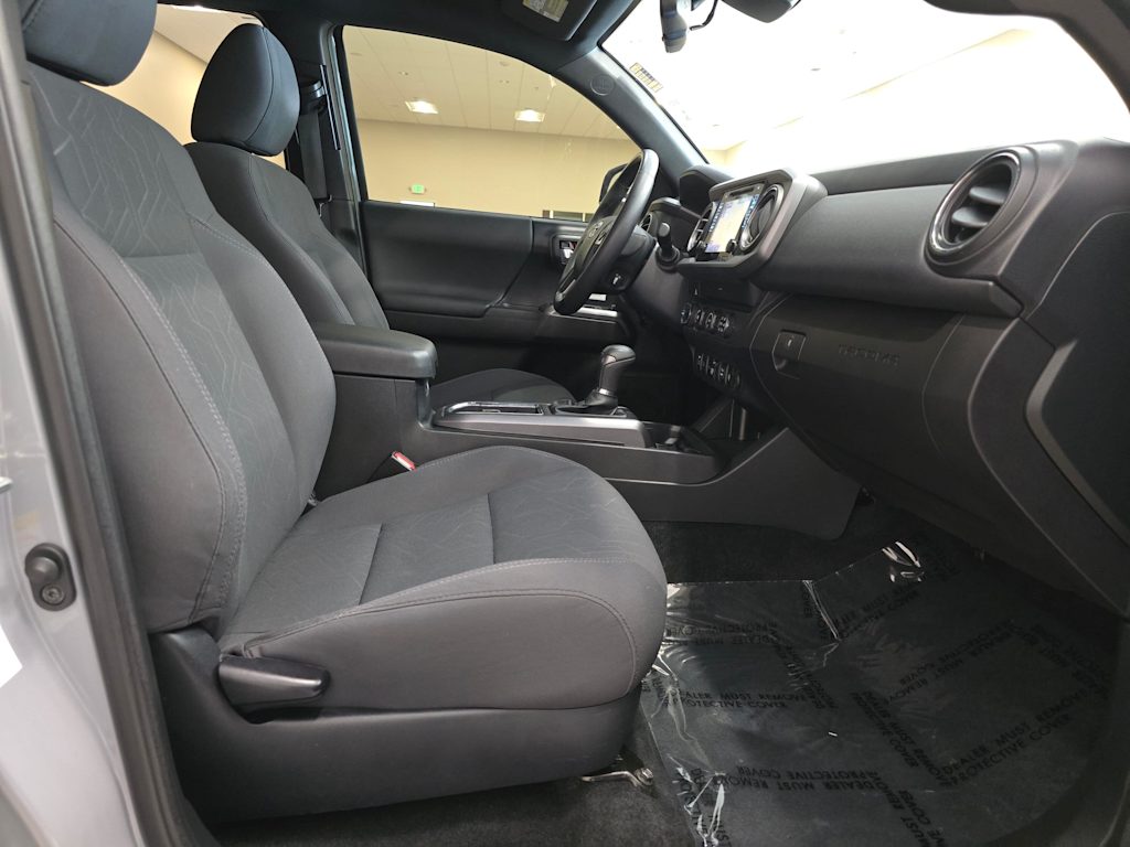 Thumbnail: 2019 Toyota Tacoma - 10