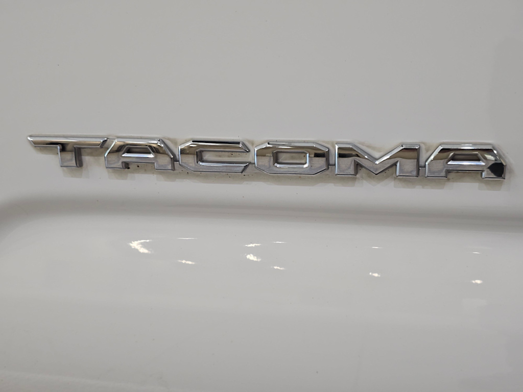 Thumbnail: 2018 Toyota Tacoma - 7
